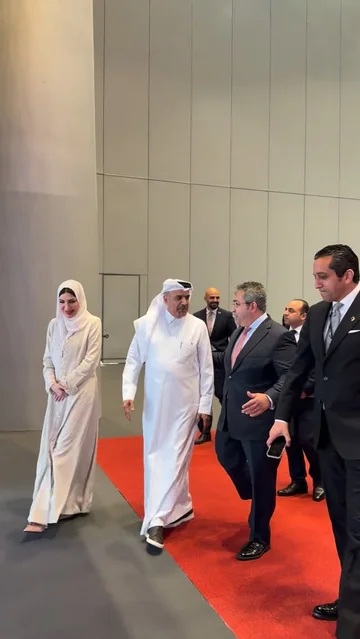 الدكتورة بثينة ضمن جولة رسمية في معرض